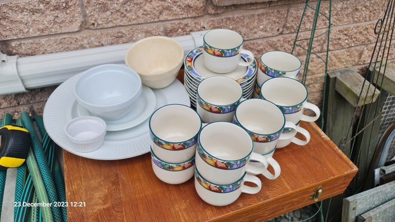 Tea Cups and Saucers pickup Howick Carousel 4