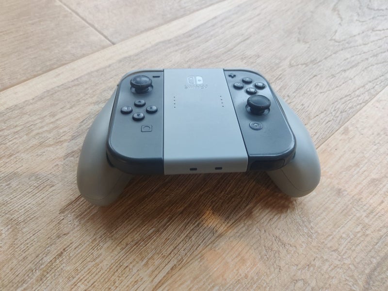 Nintendo Switch Joy-Con Charging Grip Plus