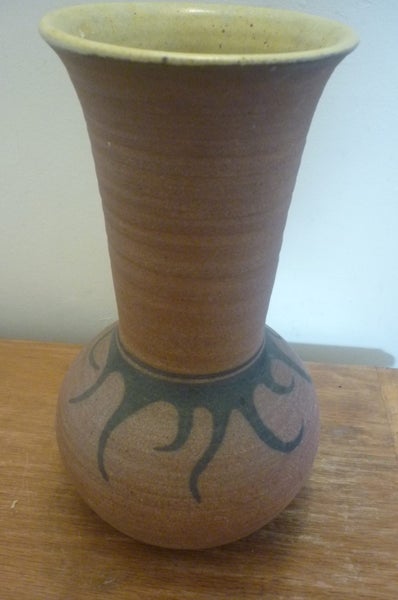 NZ POTTERY VASE Carousel 1