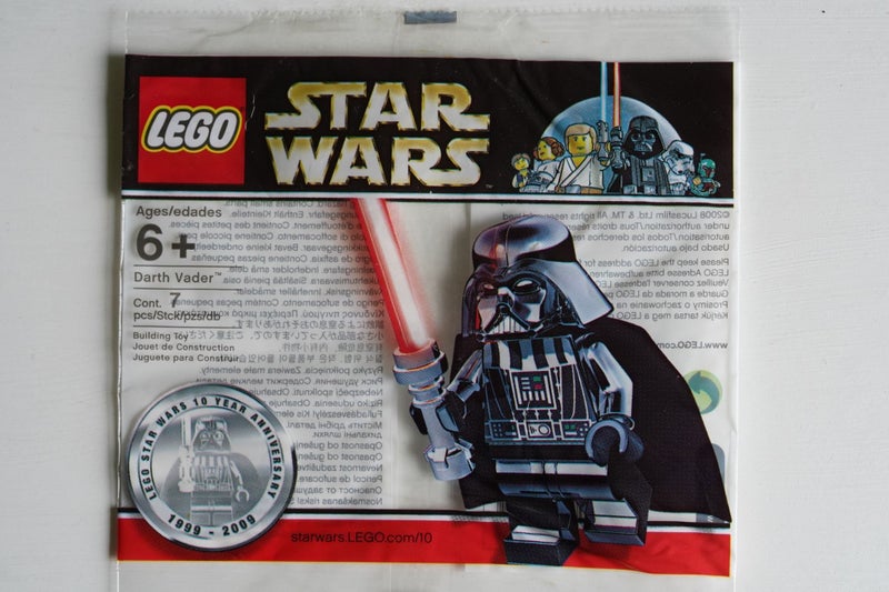 Lego Star Wars Chrome Darth Vader + Silver Stormtrooper promotional minifigure Carousel 5