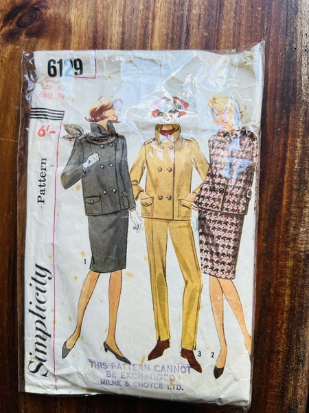 SIMPLICITY 6129 – MISSES’ SUIT AND PANTS SUIT - SIZE 18 BUST 38 Carousel 1