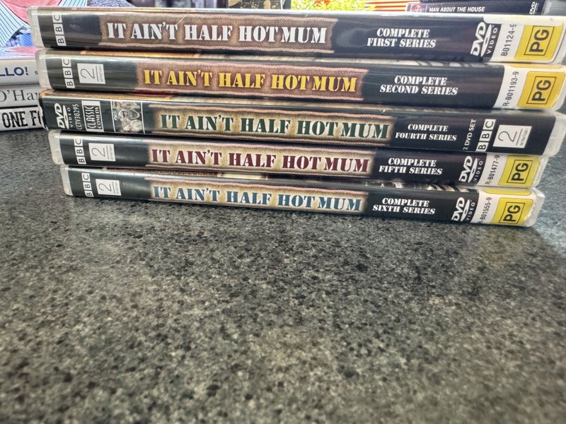 It Ain't Half Hot Mum: Season 1 - 8 DVD Carousel 2