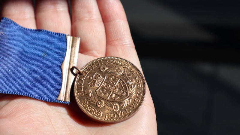 $40 NR QUEEN ELIZABETH II ROYAL VISIT NZ MEDAL 1953-54 Carousel 1