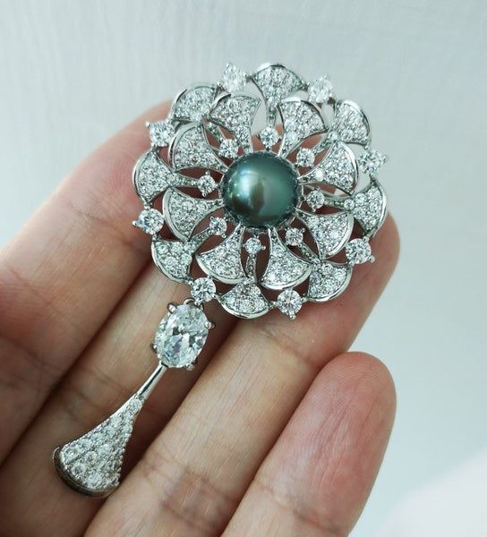 Tahiti black pearl pendant/brooch Carousel 1