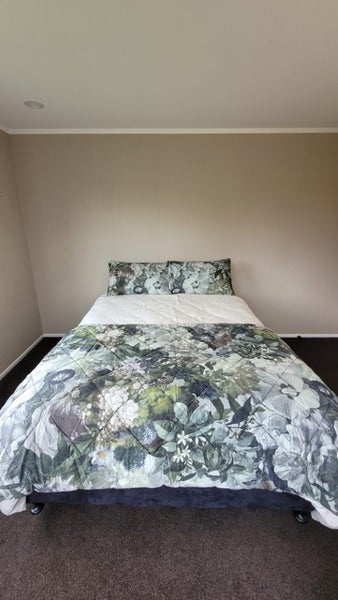 MM Linen Florian Comforter Set Carousel 1