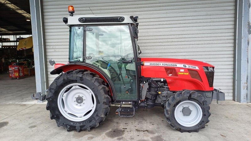 Massey Ferguson 3708S Carousel 2
