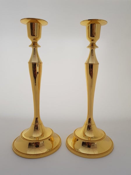 A SET OF TWO SINGLE GOLDEN CANDLE HOLDERS Carousel 1