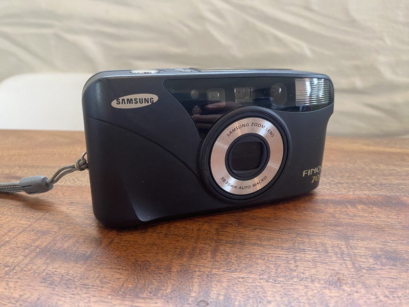 Samsung Fino 70 35mm Zoom Camera Carousel 1