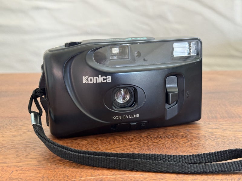 Konika Pop EF-20 35mm Film camera Carousel 1