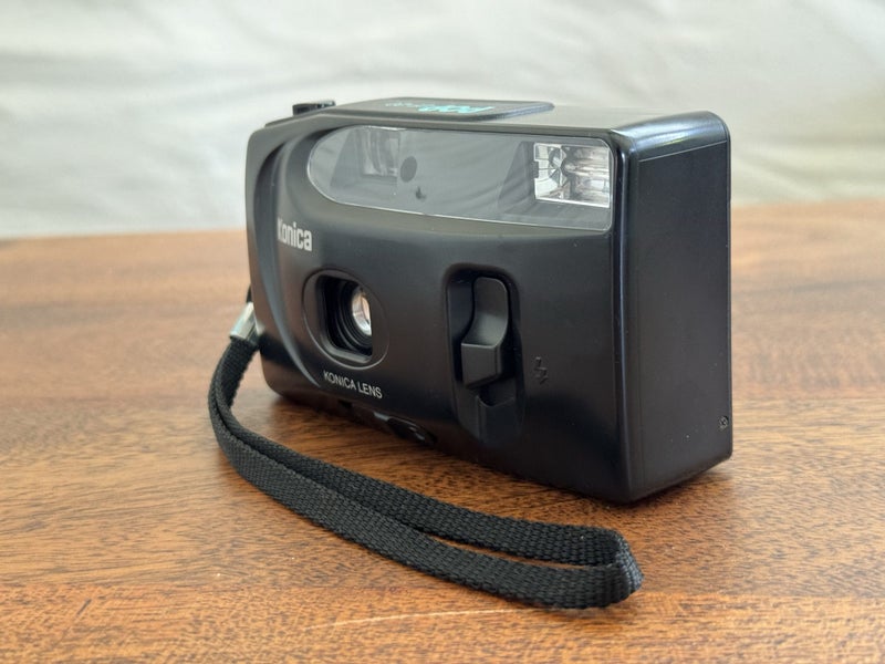 Konika Pop EF-20 35mm Film camera Carousel 2
