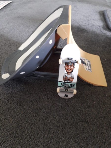 TECH DECK SKATE RAMP & SKATEBOARD Carousel 1