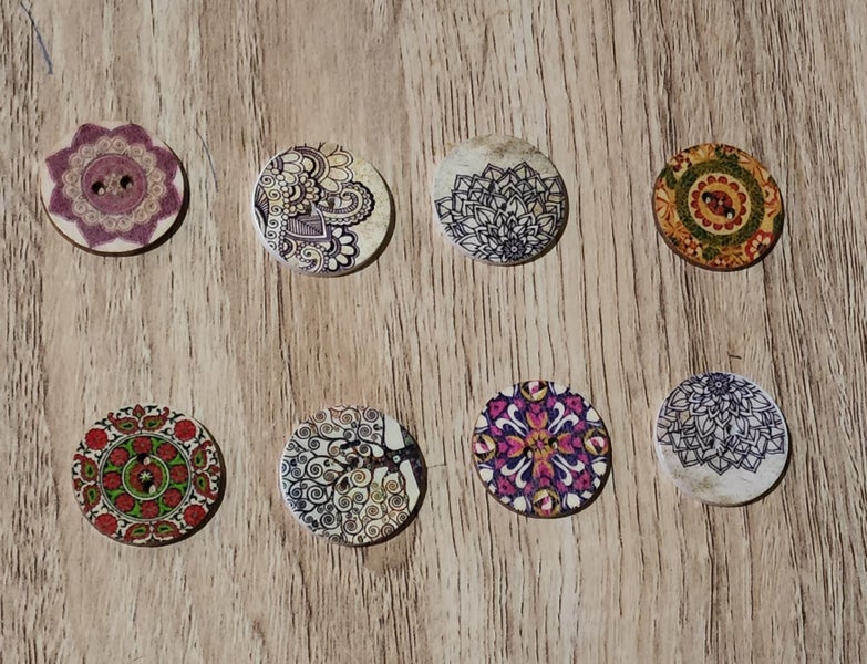 ROUND BUTTONS - 8 MIXED Carousel 1