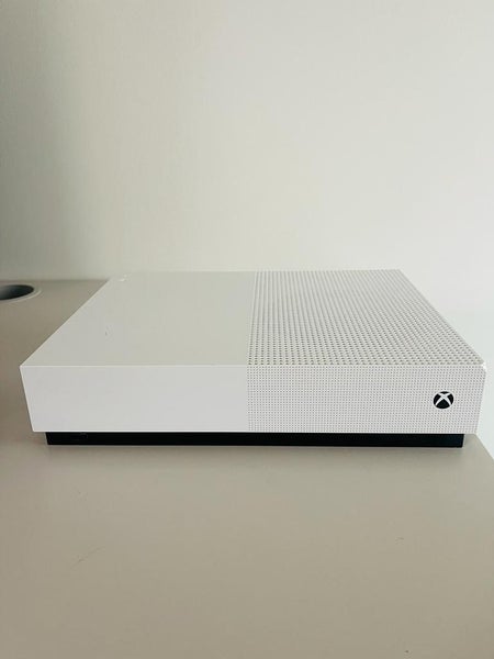 Xbox One S 1TB Digital Carousel 2