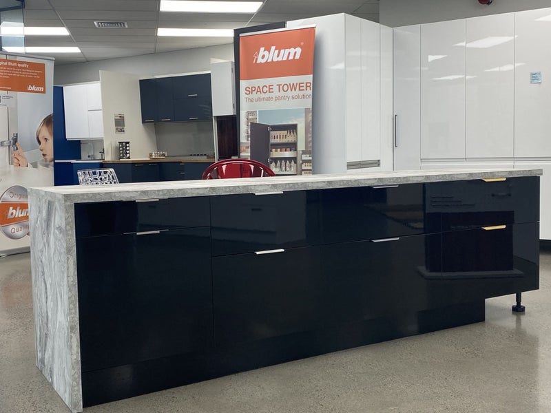 Black Glossy Kitchenette Carousel 1