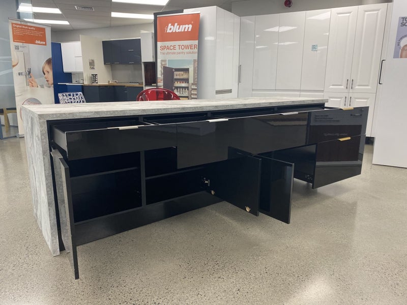 Black Glossy Kitchenette Carousel 2