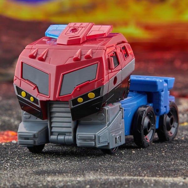 Transformers Voyager Class - Legacy United Animated Universe Optimus Prime Carousel 15