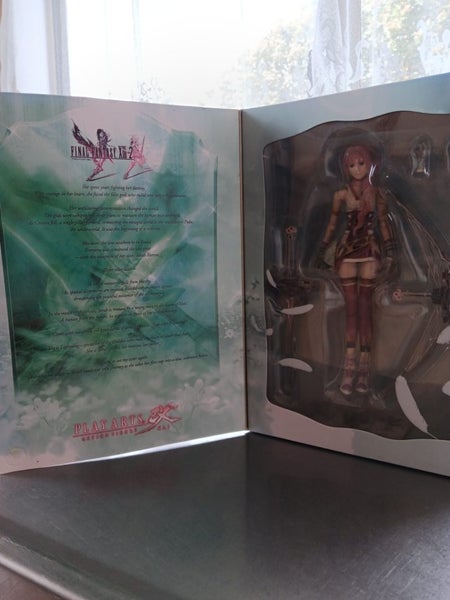 Final Fantasy XIII-2 Play Arts Action Figure Serah Farron Carousel 2