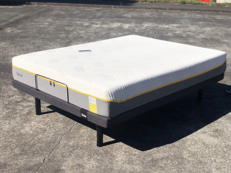 ELECTRIC ADJUSTABLE TEMPUR QUEEN BED. Carousel 1