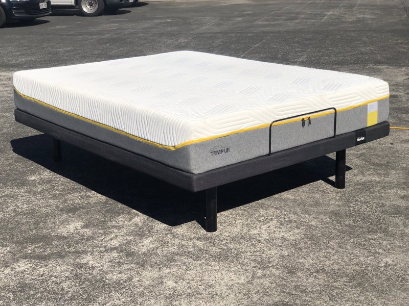 ELECTRIC ADJUSTABLE TEMPUR QUEEN BED. Carousel 18
