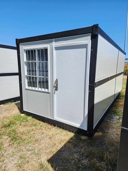 Portable Cabin/Sleepout 20ft Carousel 1