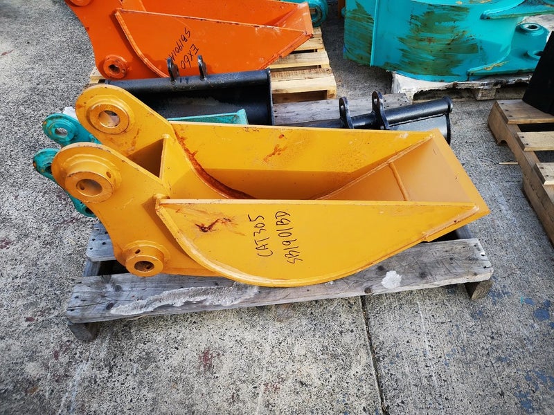 280mm Spade Bucket for CAT 305 or similar black colour Carousel 1