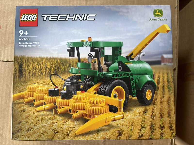 LEGO Technic 42168 - John Deere 9700 Forage Harvester ~PING Available~! Carousel 1