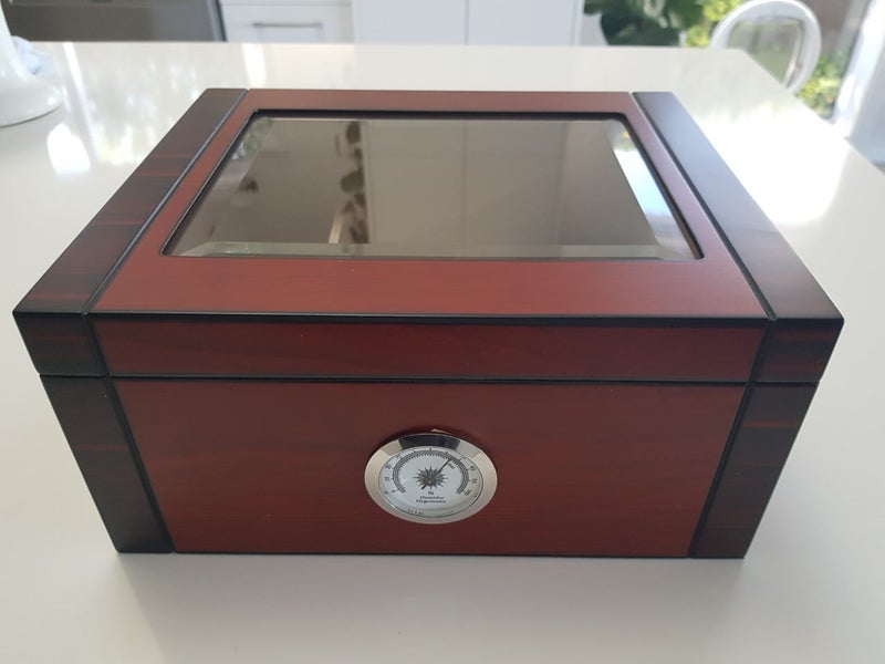 Glass Top Cigar Humidor Carousel 1