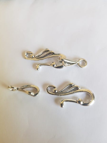 Hook and Eye clasps x2 Carousel 1