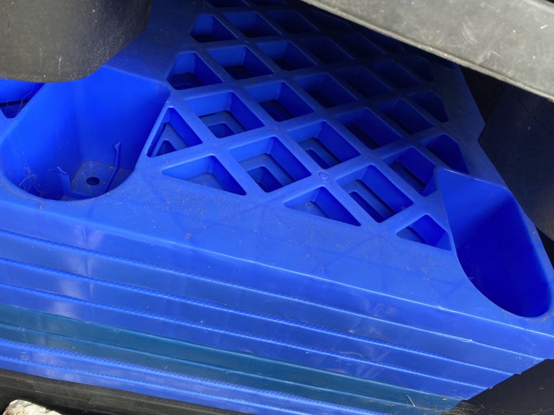 1X Plastic Pallets, easy clean, lightweight, 1200Lx1000Wx135H, Used 1X Carousel 2