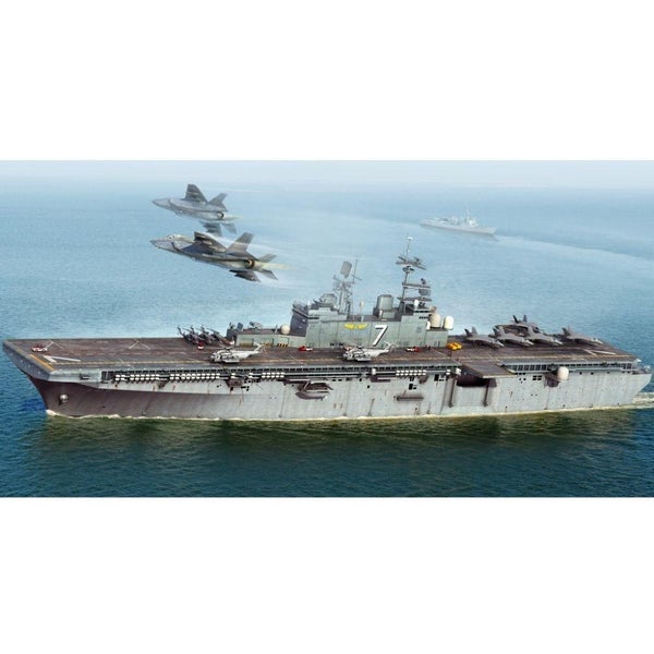 Hobbyboss 1:700 Uss Iwo Jima Lhd-7 Carousel 1