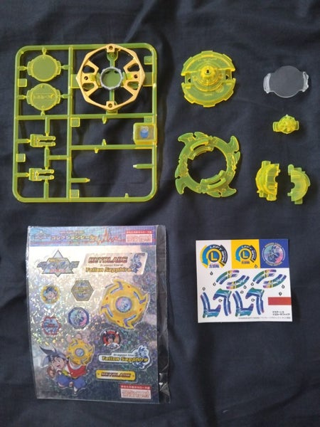 Saphire Dragoon S - 2001 Takara First Generation Beyblade Carousel 2