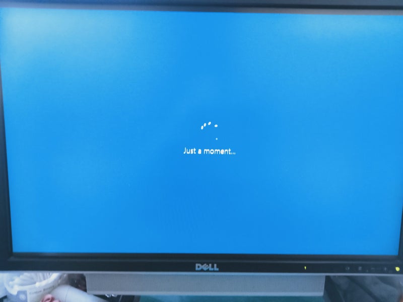 Dell UltraSharp™ U2711b Monitor 27" Carousel 1