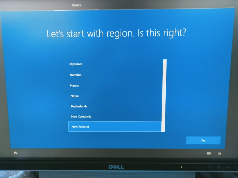 Dell UltraSharp™ U2711b Monitor 27" Carousel 2