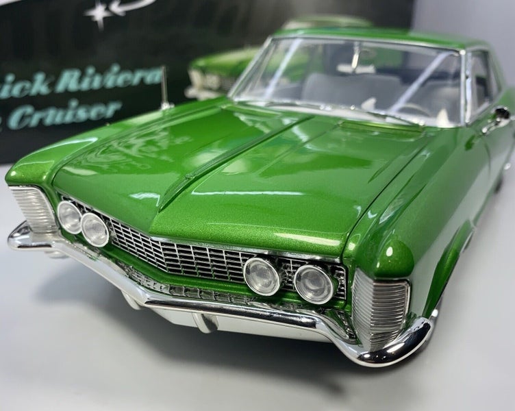 1964 BUICK RIVIERA CUSTOM 1/18 Carousel 2