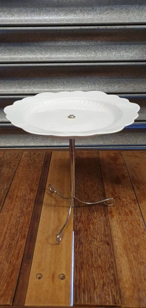WHITE CERAMIC CAKE DISPLAY STAND Carousel 1
