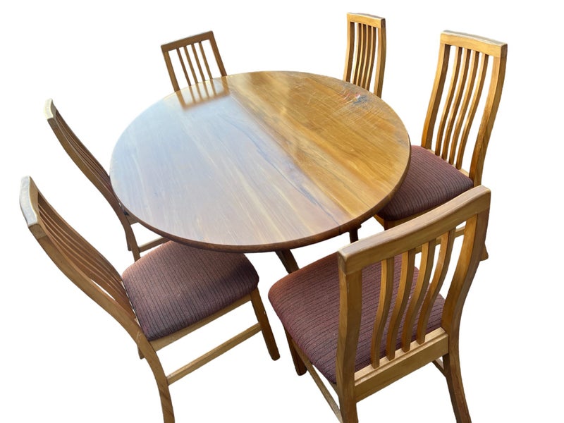 ~~~~~Beautiful solid rimu dining suite- FULLY RESTORED~~~~~ Carousel 1