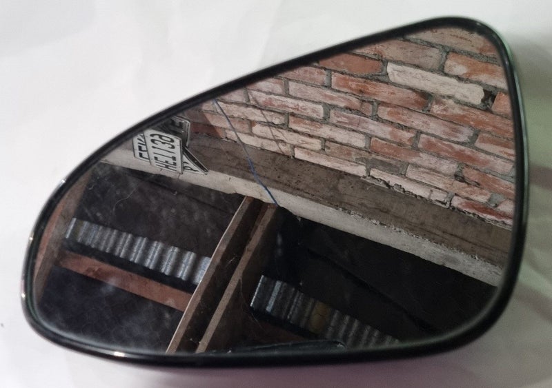 Toyota Yaris NCP13R LH side mirror glass only Carousel 1