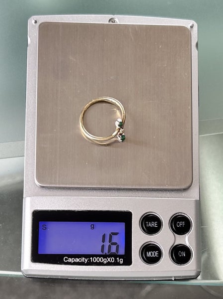 14ct yellow gold emerald ring . Carousel 8