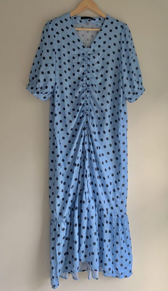 Short-sleeved dress Carousel 1