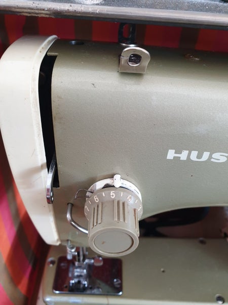 Husqvarna 2000 Grey-Gold/White Vintage Sewing Machine Carousel 2