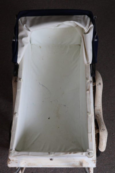 Vintage Doll's Pram #14 Carousel 2