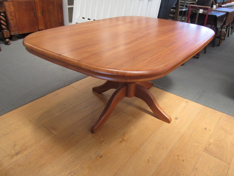 Sorenmobler Single Pedestal Rimu Dining Table Carousel 1