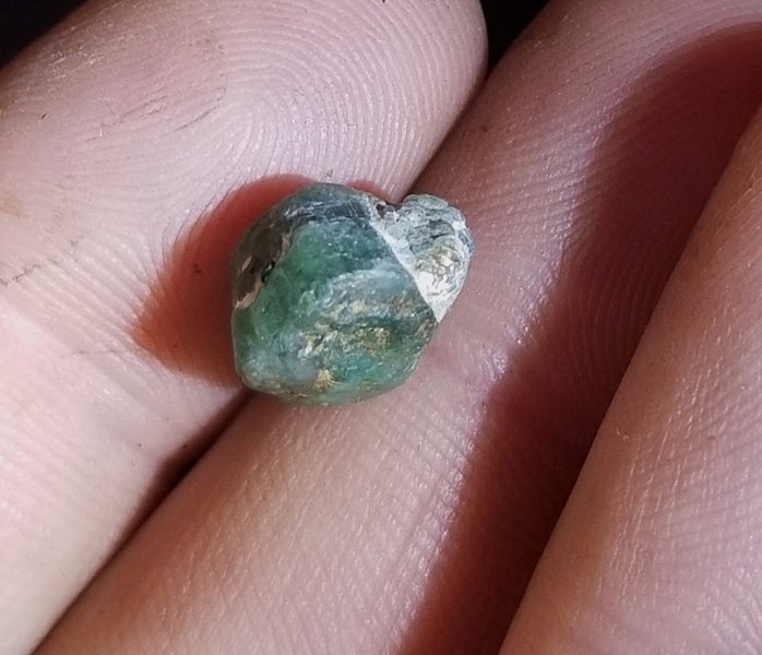 Beautiful 5.5 ct Rough Madagascan Green Natural Emerald Carousel 2