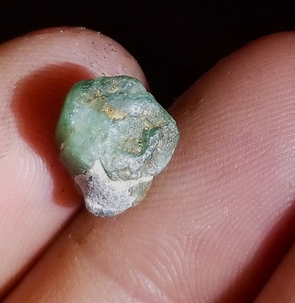 Beautiful 5.5 ct Rough Madagascan Green Natural Emerald Carousel 3