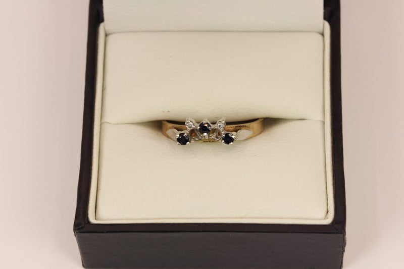9ct Sapphire & Diamond ring Carousel 1