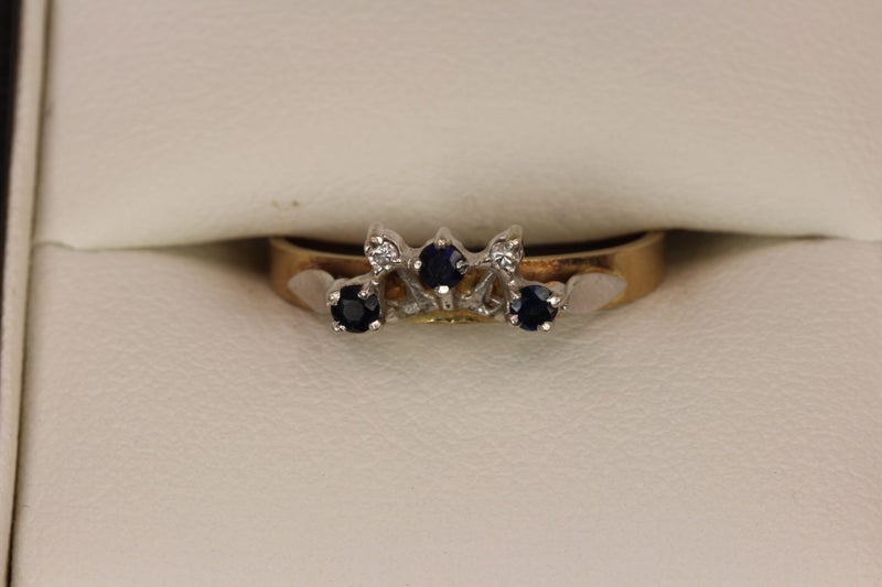9ct Sapphire & Diamond ring Carousel 8