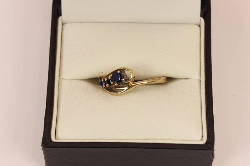 9ct Sapphire ring Carousel 2