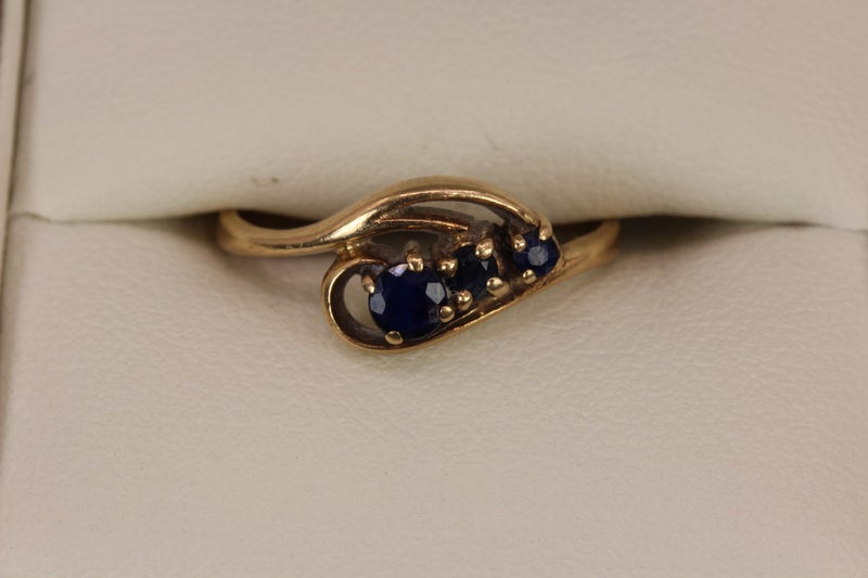 9ct Sapphire ring Carousel 9