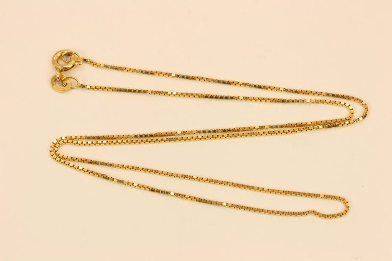 14ct Gold Box chain Carousel 1