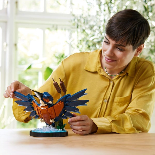 LEGO Icons Kingfisher Bird 10331 Carousel 3